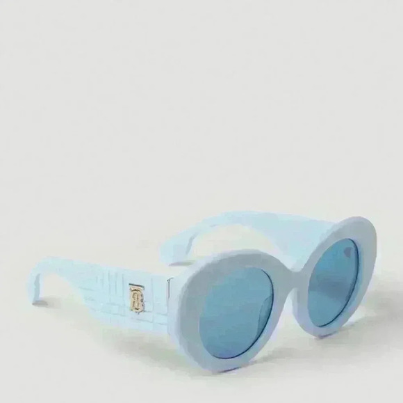 Burberry Accessories - Burberry Sunglasses🩵✨️